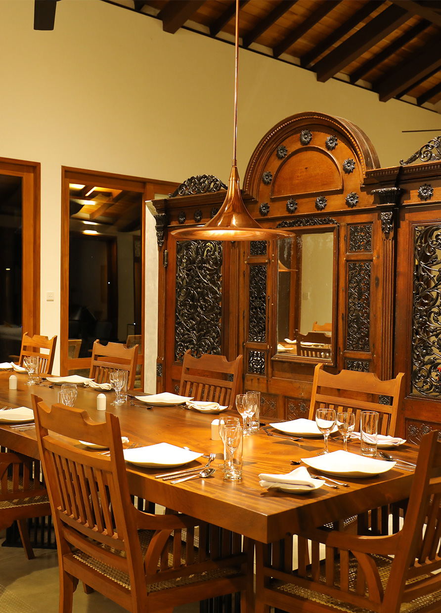 Makuludola-Bungalow-dining