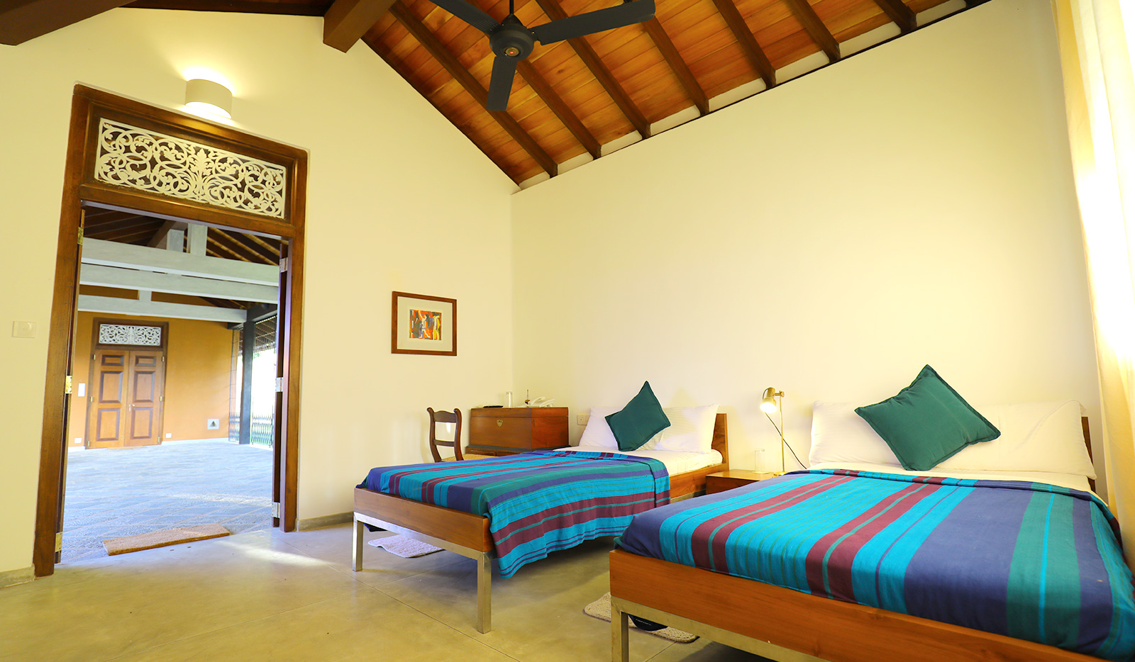 Makuludola-Bungalow-master-bed-room